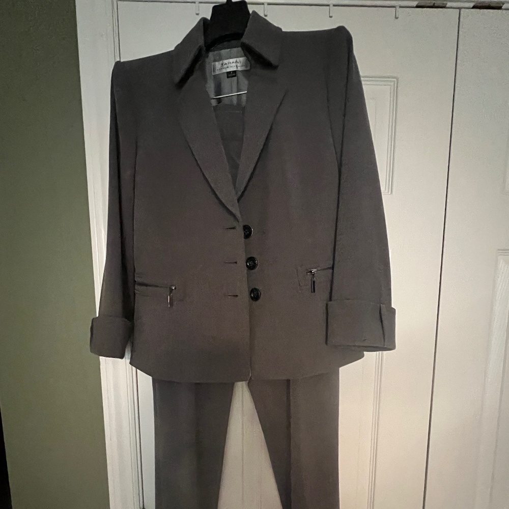 Tahari two piece suit